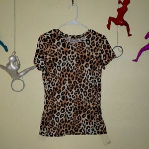 Lepord print "PINK" 100% cotton size M shirt only worn once.